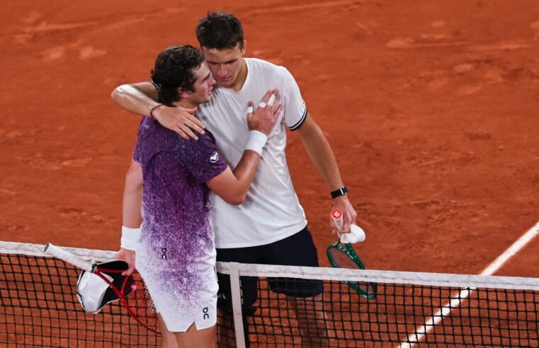 João Fonseca cai nas quartas, mas deixa Roland Garros entre os grandes do tênis mundial