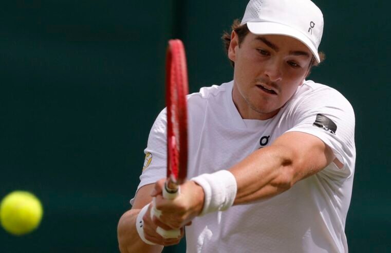 João Fonseca estreia em Wimbledon com 3 a 0 sobre Bautista Agut