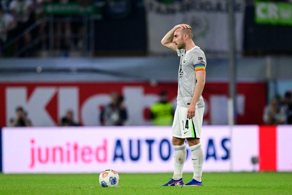 Jogador dinamarquês Christian Eriksen desmaia durante amistoso contra a Ucrânia