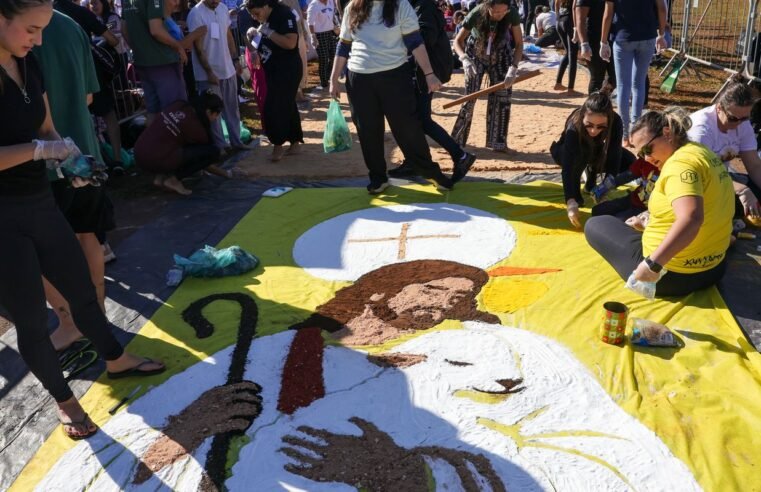 Jovens no DF se unem por tapetes de Corpus Christi e “jejum” de telas