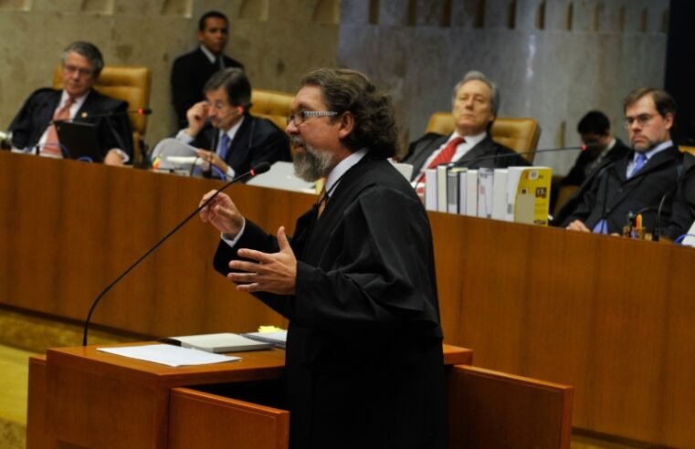 Kakay rebate Durigan sobre possível prisão de Ibaneis: “irresponsabilidade”