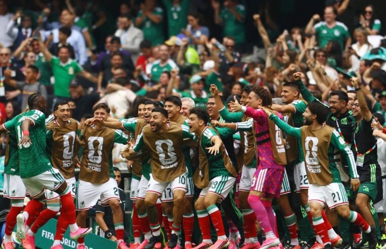 México abre Copa vencendo África do Sul em duelo com três expulsões