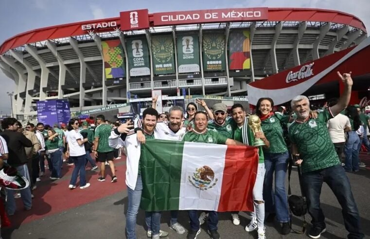 México abre sua terceira Copa do Mundo com África do Sul, Shakira e protestos
