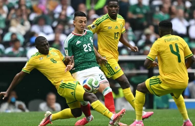 México vence África do Sul por 2 a 0 na abertura da Copa