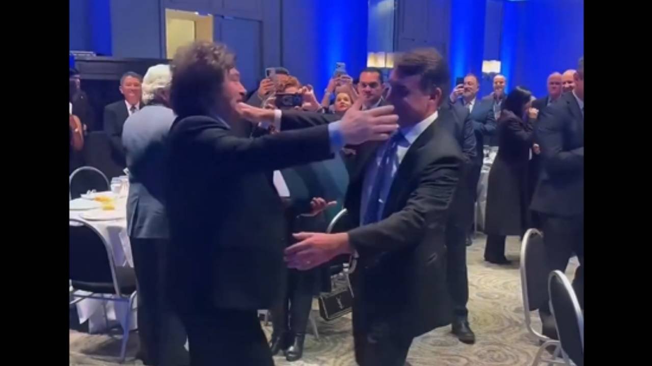 Milei incentiva Flávio a levar ‘onda azul’ ao Brasil, derrotando Lula