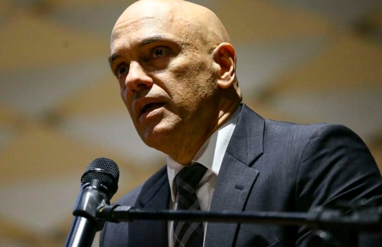 Moraes autoriza Bolsonaro a depor sobre arma apreendida
