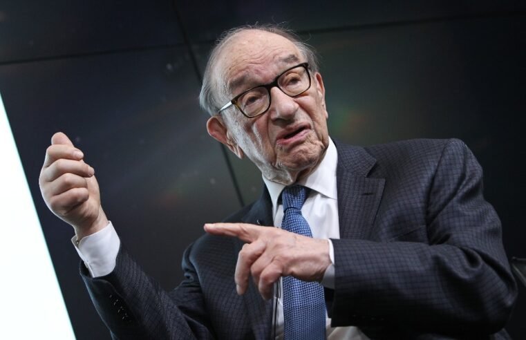 Morre aos 100 anos Alan Greenspan, que presidiu o Fed por 19 anos
