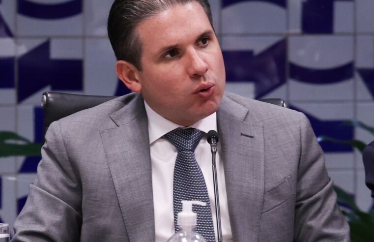 Motta convoca reunião de líderes para votar PL do fim da escala 6×1
