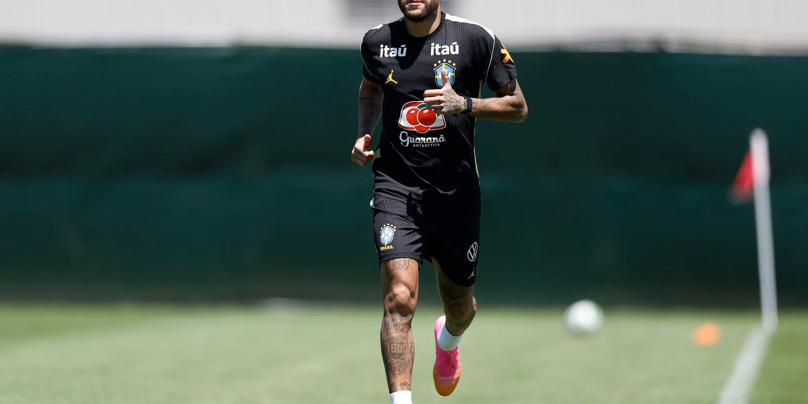 Para “otimizar” recuperação, Neymar está fora do jogo contra o Haiti