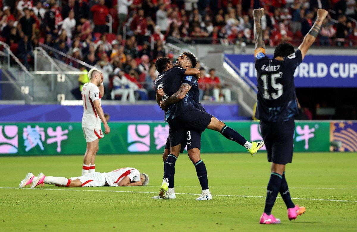 Paraguai sofre com um a menos mas vence Turquia (1-0), que está eliminado da Copa do Mundo