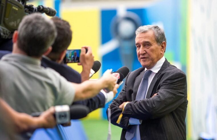 Parreira melhora, mas segue internado na UTI
