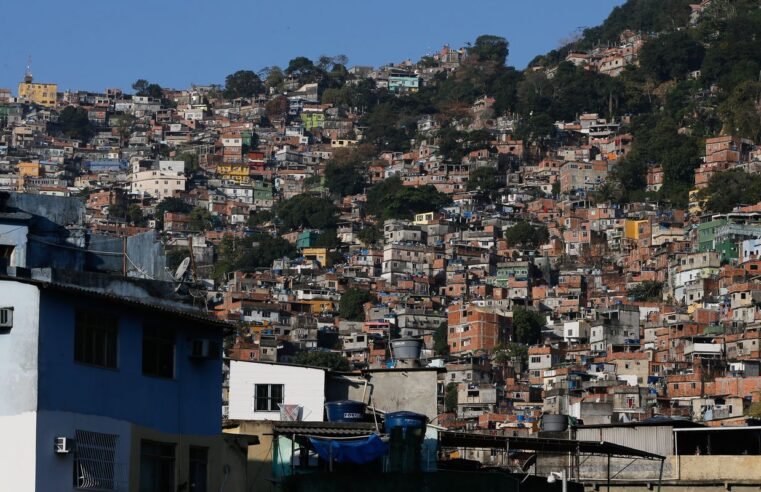 Projeto de turismo em favelas do Rio prepara rota especial para a Copa