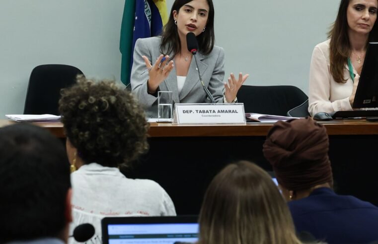 Proposta que criminaliza misoginia avança na Câmara dos Deputados