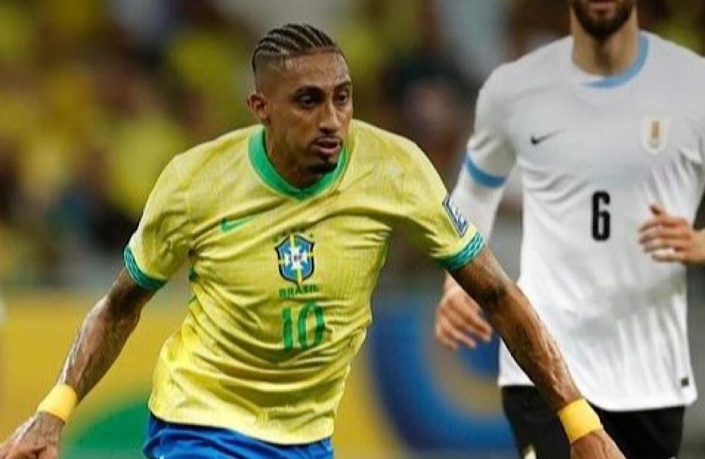 Raphinha passará por ‘tratamento intensivo’ após sofrer lesão contra o Haiti na Copa