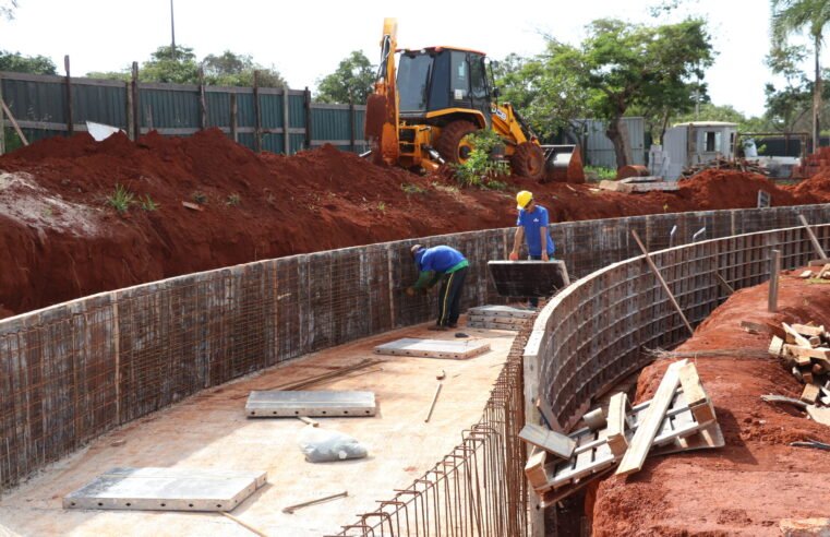 Reforma da Piscina com Ondas avança com instalação hidráulica