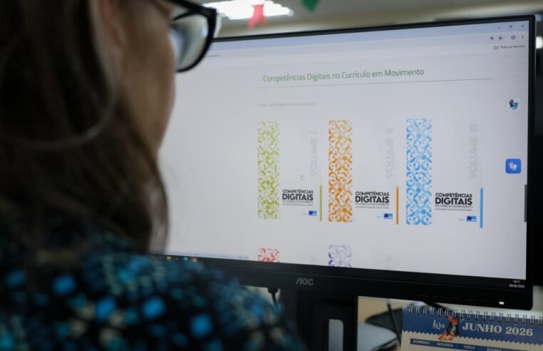 SEEDF lança caderno de competências digitais na rede pública do DF