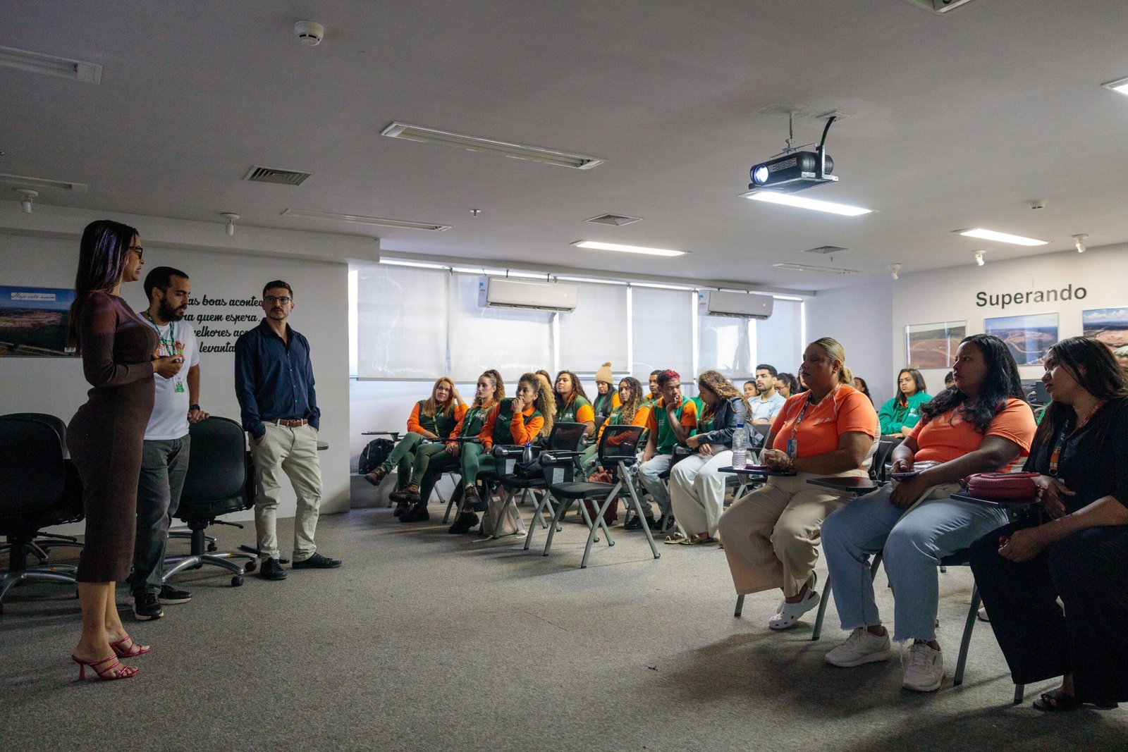 SLU capacita equipes para orientar sobre resíduos no DF
