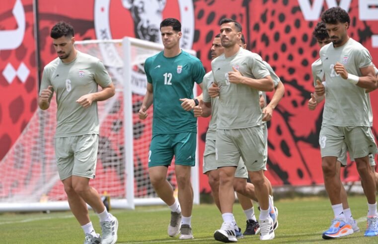 Seleção do Irã faz seu primeiro treino aberto à imprensa
