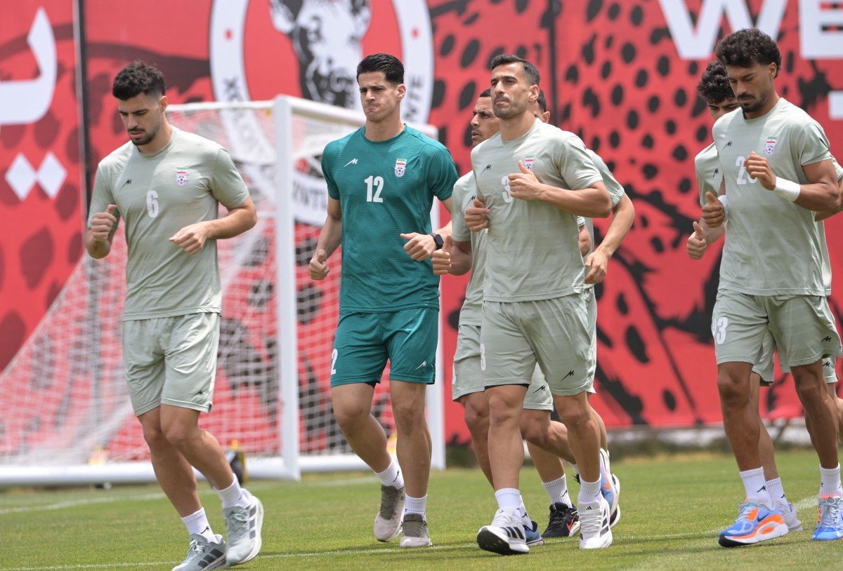 Seleção do Irã faz seu primeiro treino aberto à imprensa