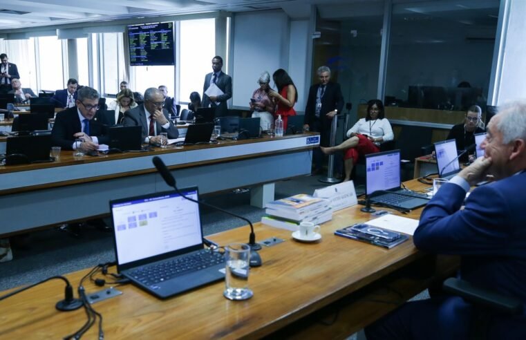 Senadores discutem ritmo de tramitação da PEC do fim da escala 6×1