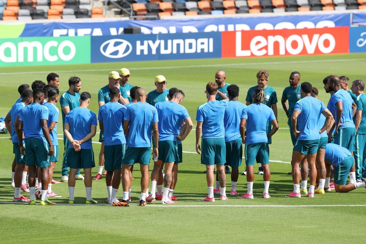 Sob calor em Houston, seleção fecha preparação para enfrentar o Japão