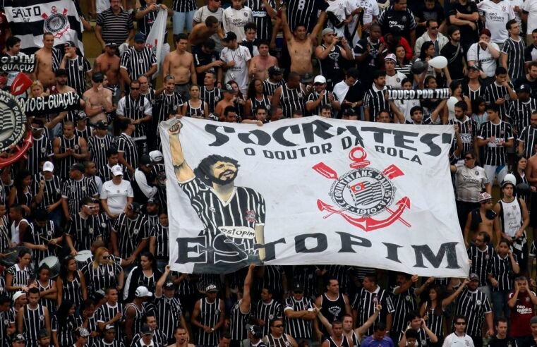 Sócrates, ídolo do Corinthians e da seleção, recebe honraria na Alesp