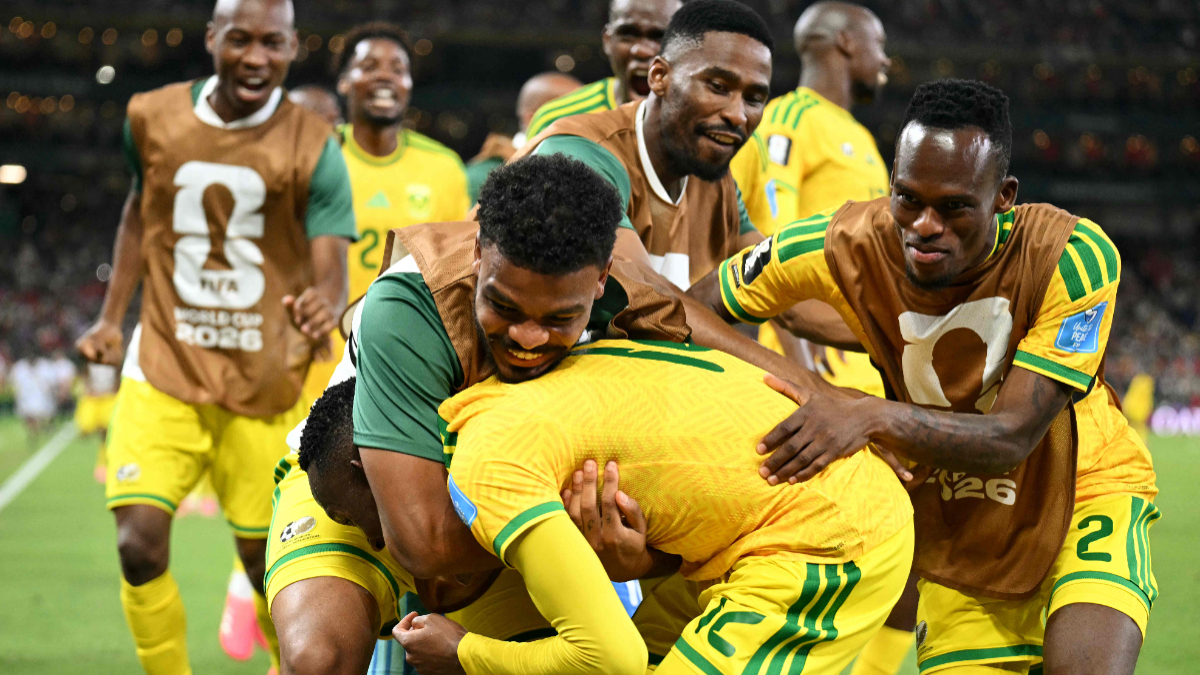 Sul-africanos vão às ruas para celebrar classificação histórica na Copa do Mundo