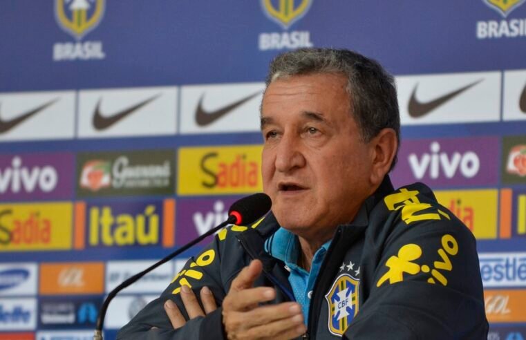 Técnico do tetra, Parreira apresenta melhora, mas permanece na UTI