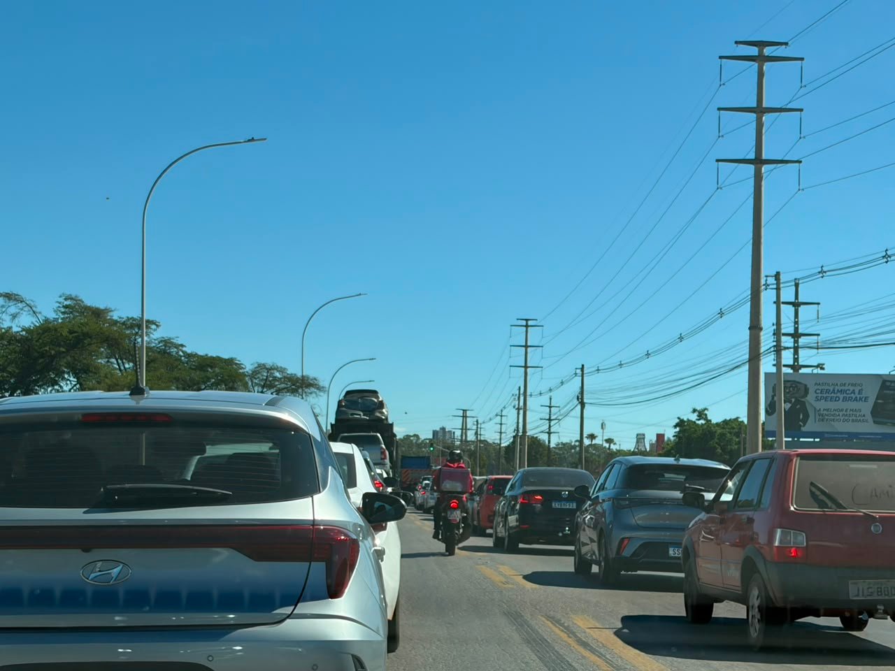 Trânsito fica intenso em diversas vias do DF antes de Brasil x Japão