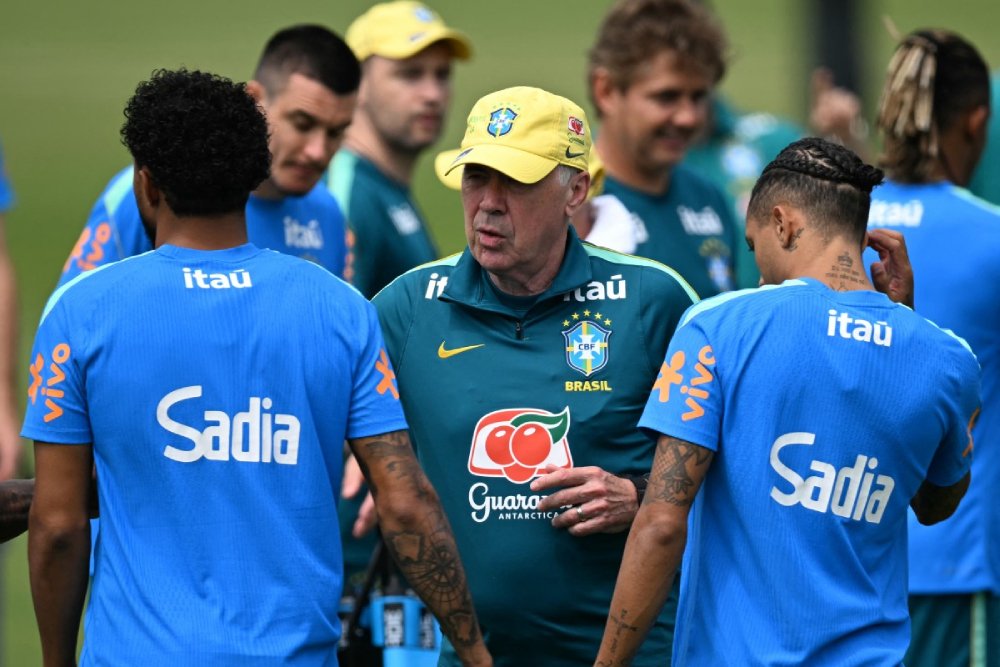 Treino da Seleção Brasileira tem aniversário de Ancelotti visita de Spike Lee