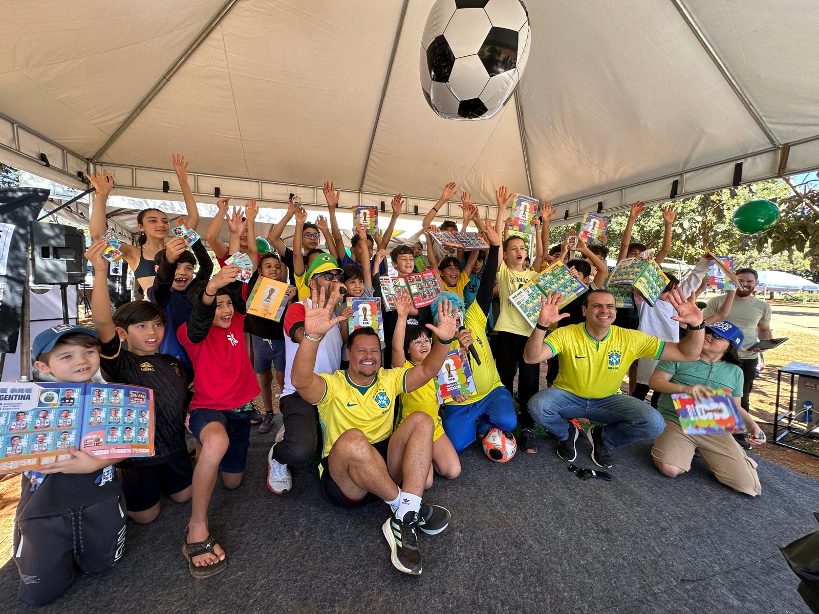 Troca campeã reúne famílias e colecionadores no Parque da Cidade