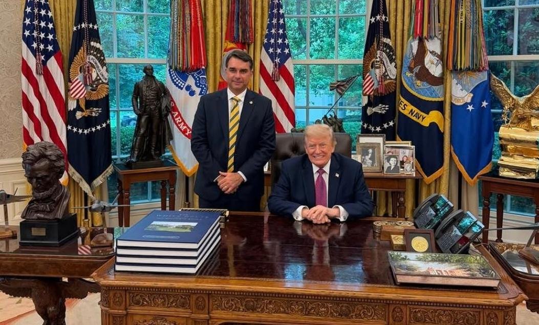 Trump elogia Flávio: ‘Jovem inteligente que ama muito seu País’