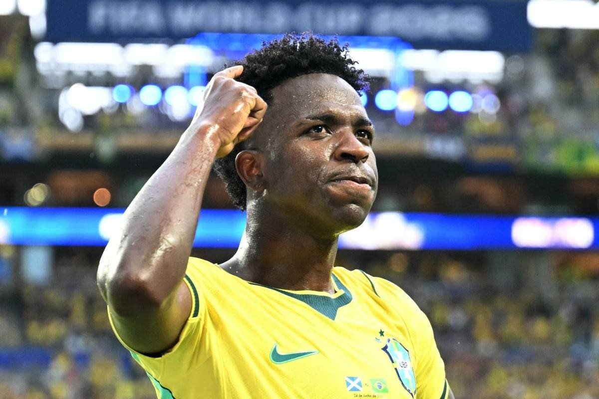 Uma goleada do Brasil para terminar em 1º no Grupo C, com mais um show de “Vini Malvadeza”