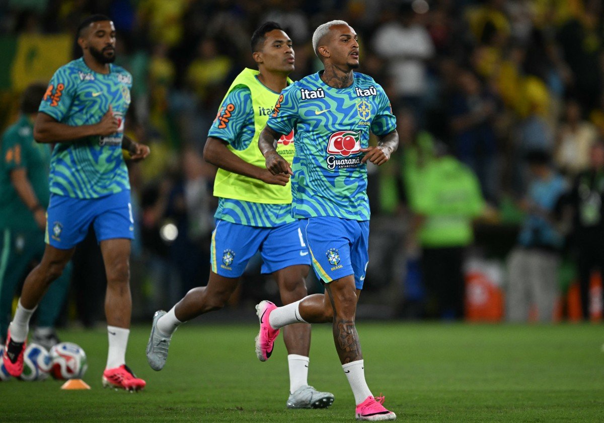 Wesley sai de campo chorando e amplia crise na lateral do Brasil