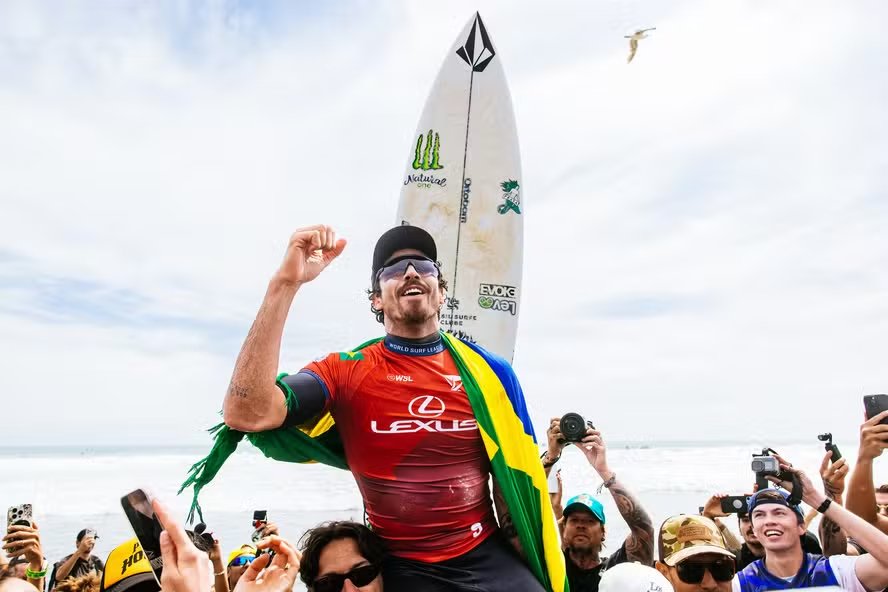 Yago Dora vence em Saquarema e entra no top 3 da WSL