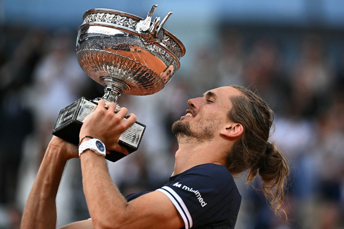 Zverev vence batalha contra Cobolli, é campeão de Roland Garros e enfim vence 1º Slam