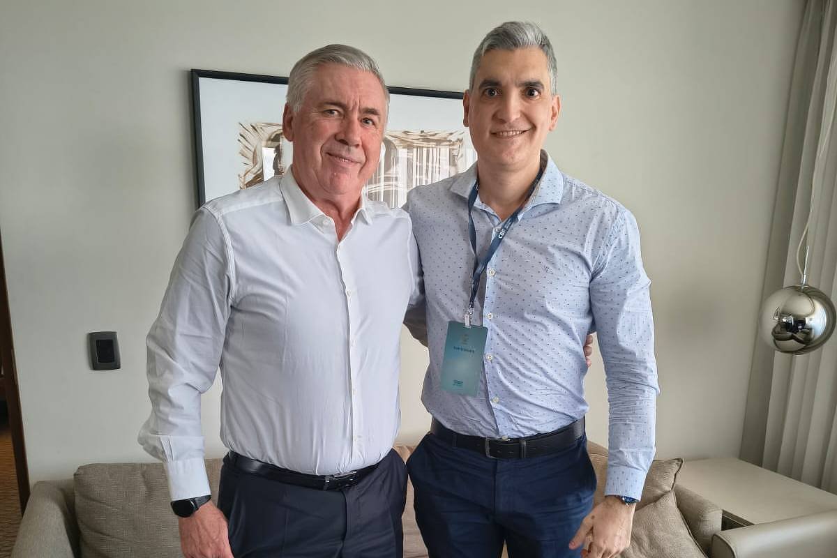 ‘Ainda mistura idiomas’, diz professor de português de Ancelotti sobre evolução do aluno