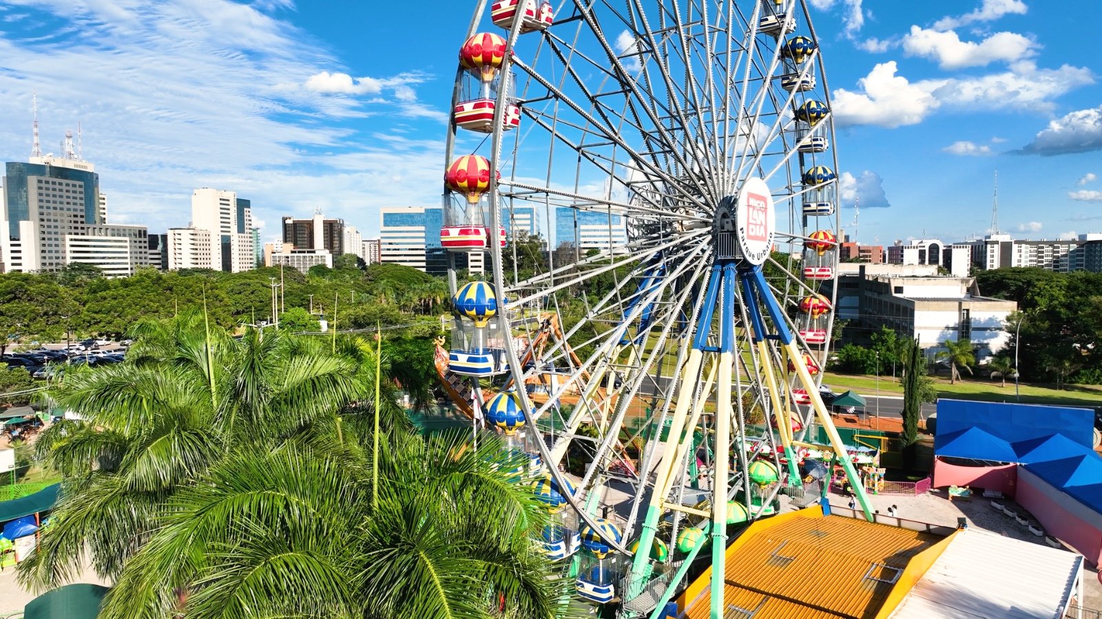 Acessibilidade em parques de diversões garante inclusão em momentos de lazer