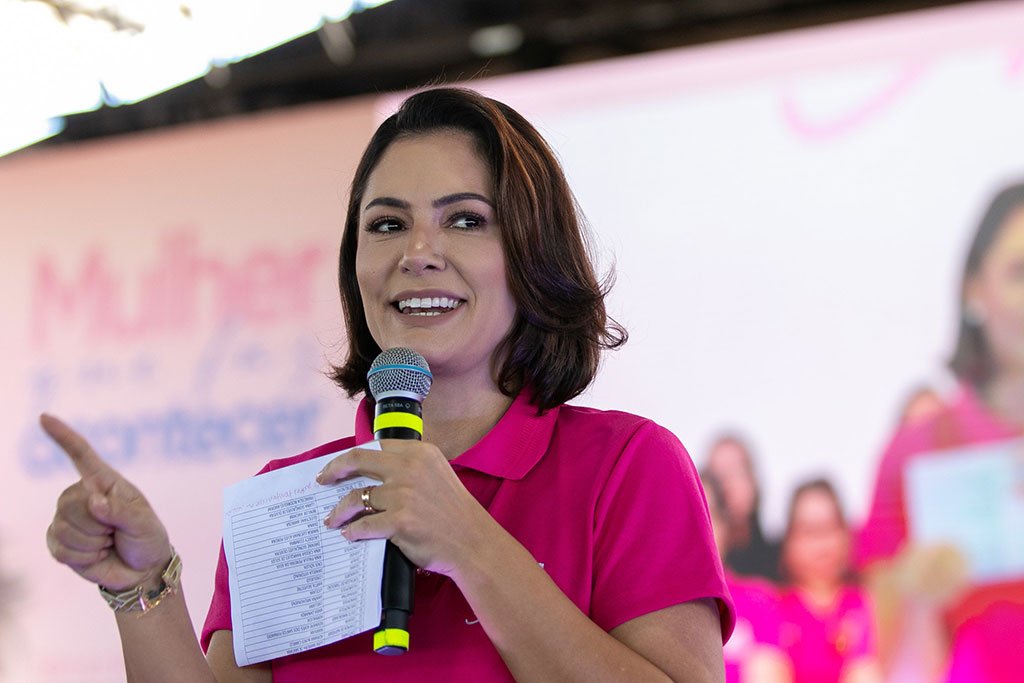 Bia Kicis afirma que pré-candidatura de Michelle Bolsonaro ao Senado está mantida