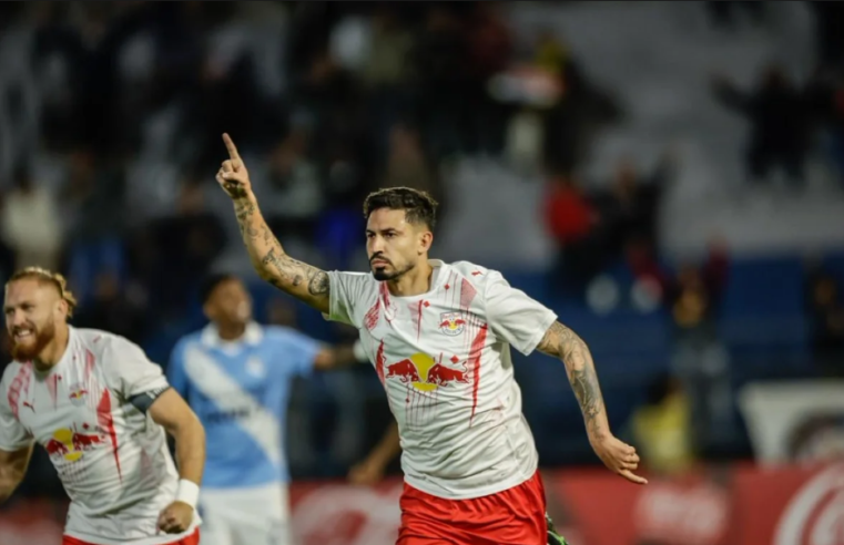 Bragantino vence o Sporting Cristal e garante vaga nas oitavas da Sul-Americana
