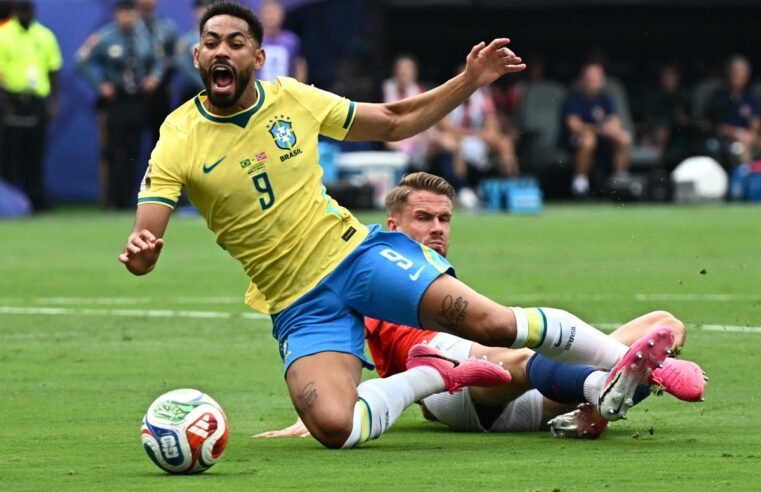Brasil desperdiça chances, perde para a Noruega e dá adeus à Copa do Mundo
