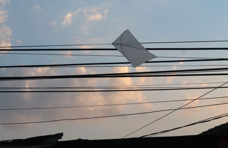 Brincadeira perigosa: ocorrências com pipas na rede elétrica crescem 31% e deixam mais de 59 mil brasilienses sem energia