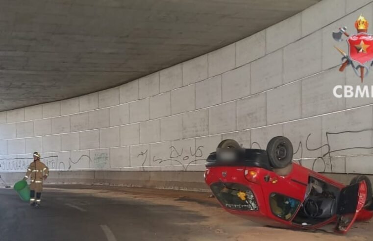 Carro tomba em viaduto da EPNB e deixa gestante e criança feridas no DF