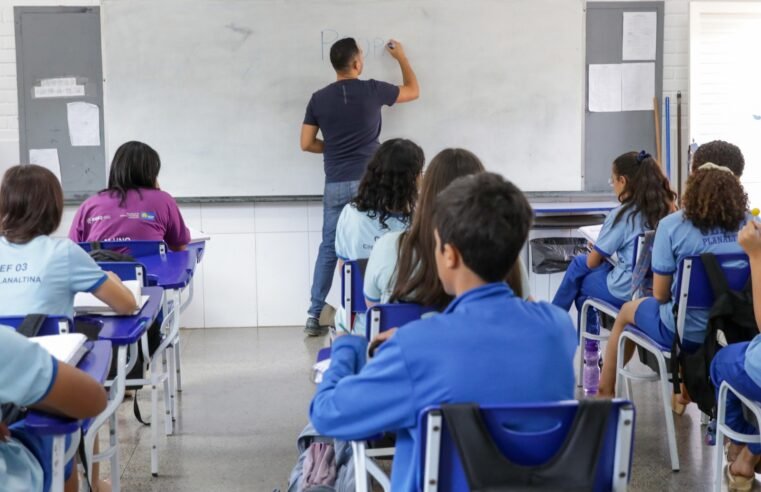 Celina Leão autoriza contratação de mais de 700 professores no DF
