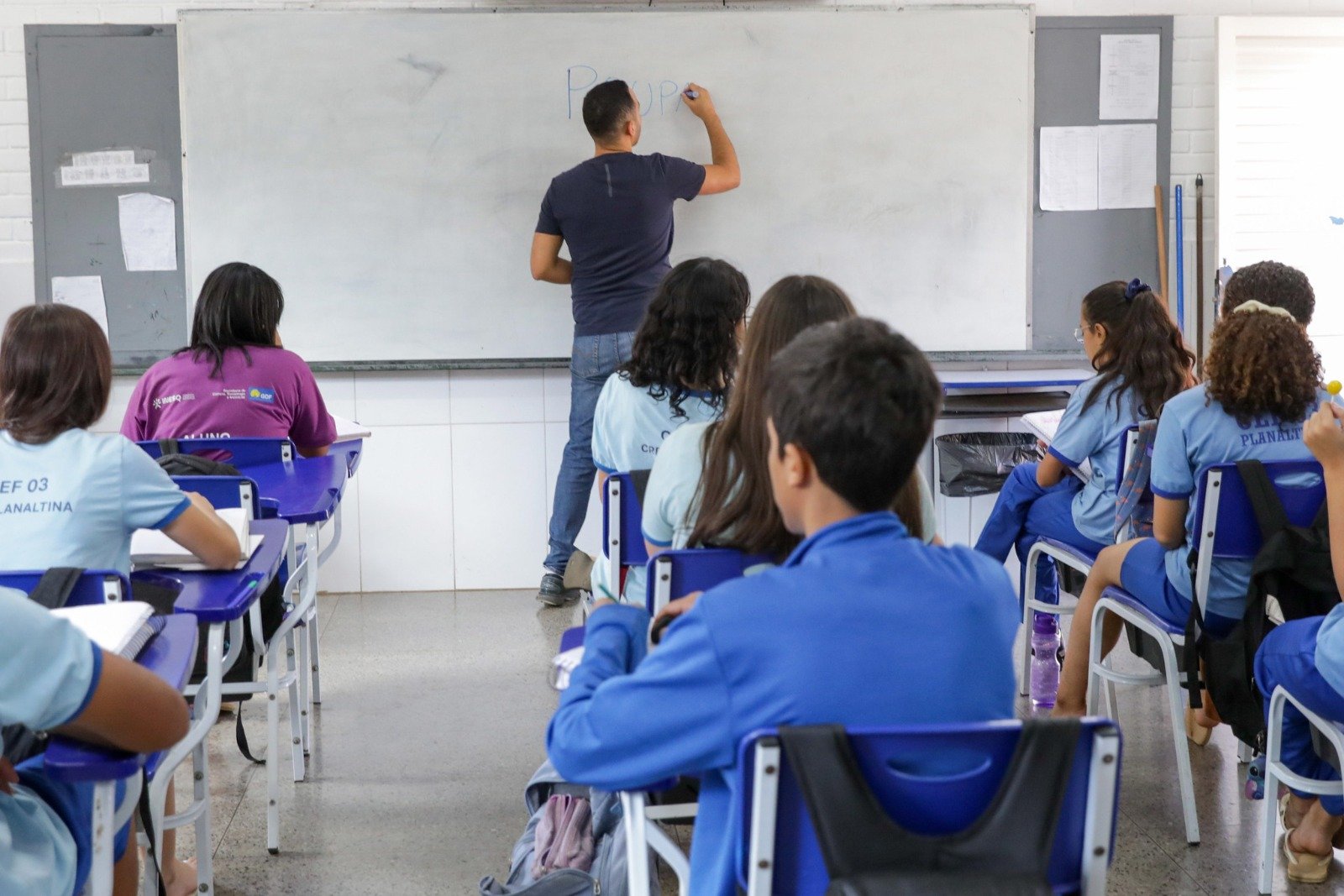 Celina Leão autoriza contratação de mais de 700 professores no DF