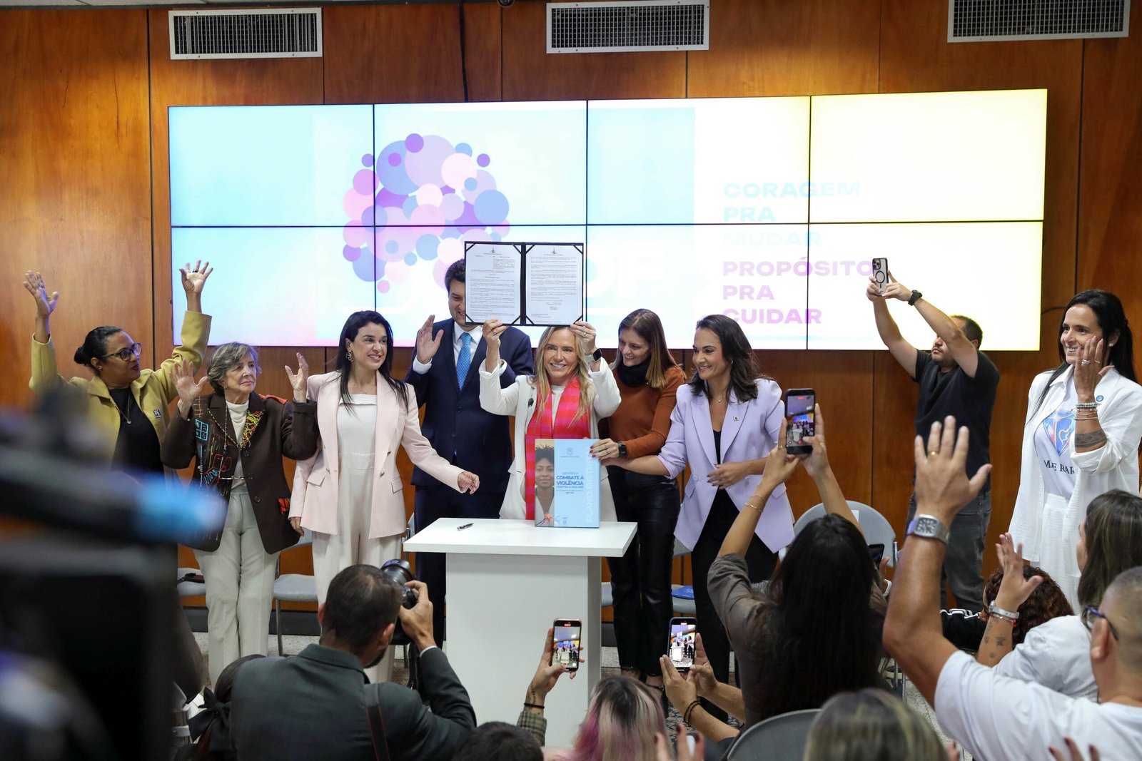 Celina Leão lança rede de apoio a mães atípicas e plano contra violência