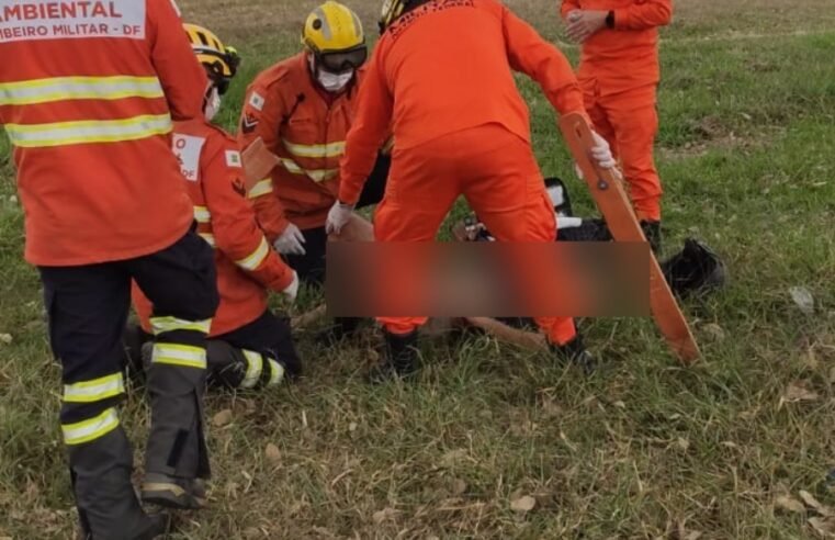 Colisão entre carro e motocicleta deixa dois feridos na BR-060