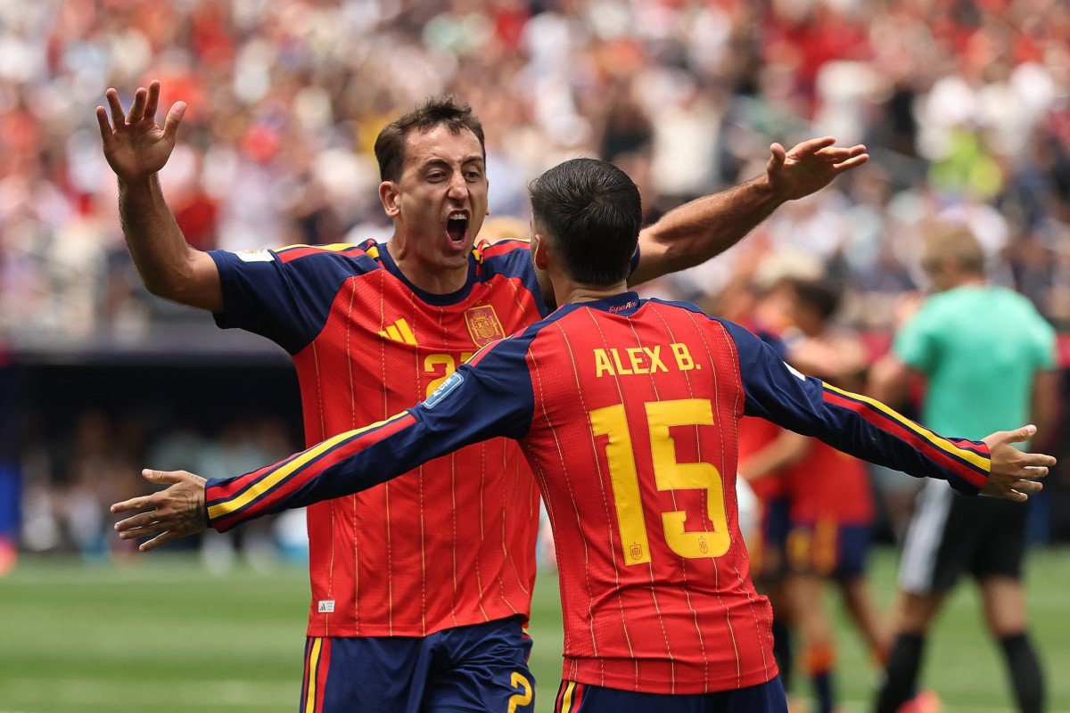 Espanha vence Áustria (3-0) e vai às oitavas da Copa do Mundo
