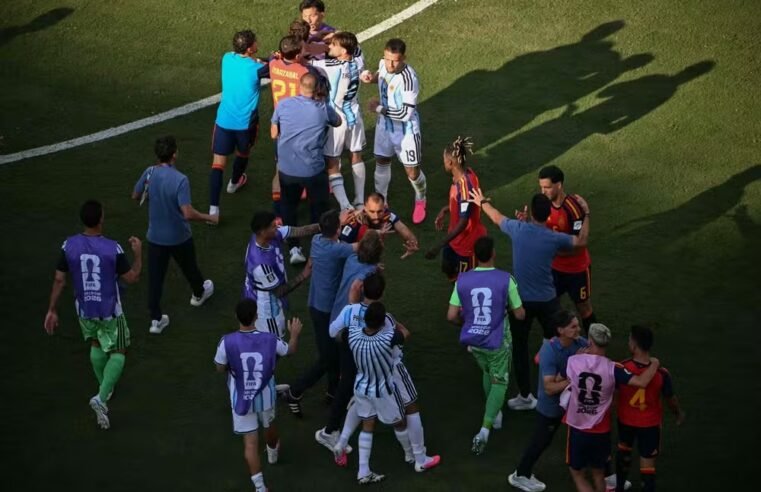 Fifa abre processo contra Paredes, Molina, Almada, Ayala e Gavi por incidentes na final da Copa