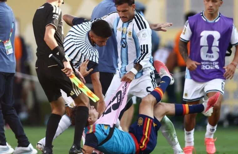 Fifa abre processos disciplinares contra Argentina por atos de torcedores e confusão na Copa